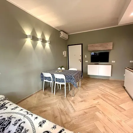 アパート Casa Mare L.ea. フォッローニカ